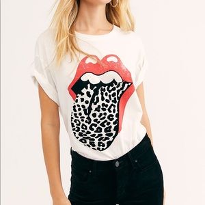 Stones flocked leopard tongue tee NWT large